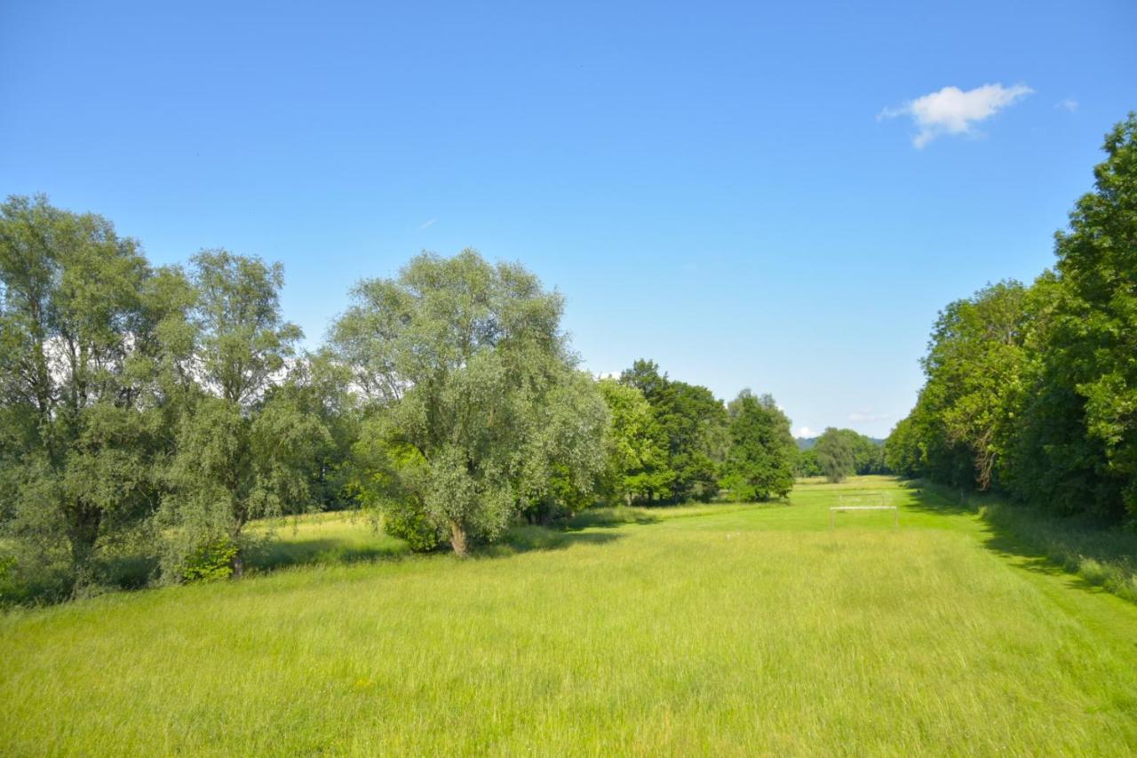 White Midsommar - Stilvolle Wohnung, 3 Schlafzimmer, Wohnzimmer, Kueche Landshut Kültér fotó